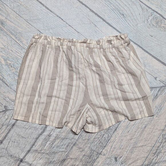 Torrid 0x Pull On Beige & Cream Striped Shorts with Belt - Picture 2 of 5